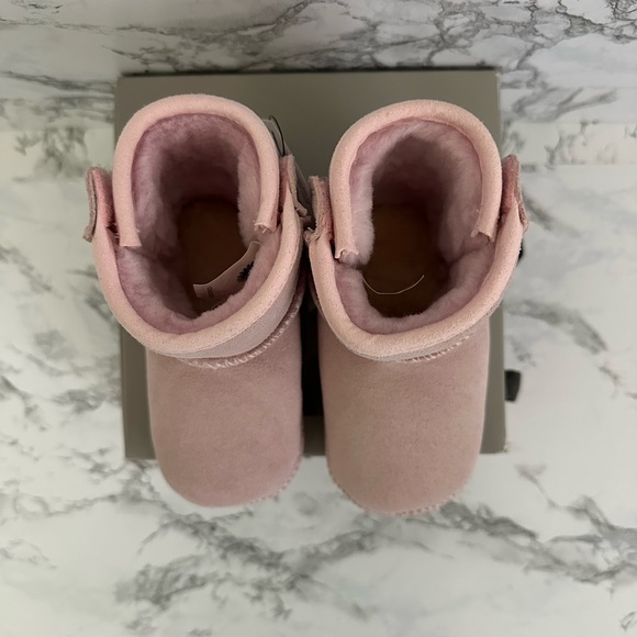 UGG Baby Infant Classic Pink Boots Booties 11436931 Size 4/5C - Picture 4 of 8